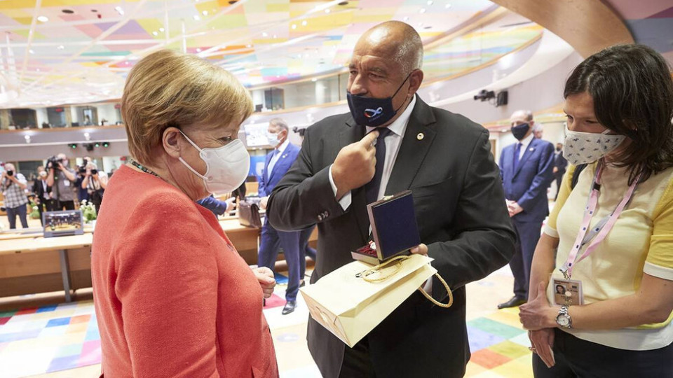 Ето какво подари Борисов на Меркел | StandartNews.com