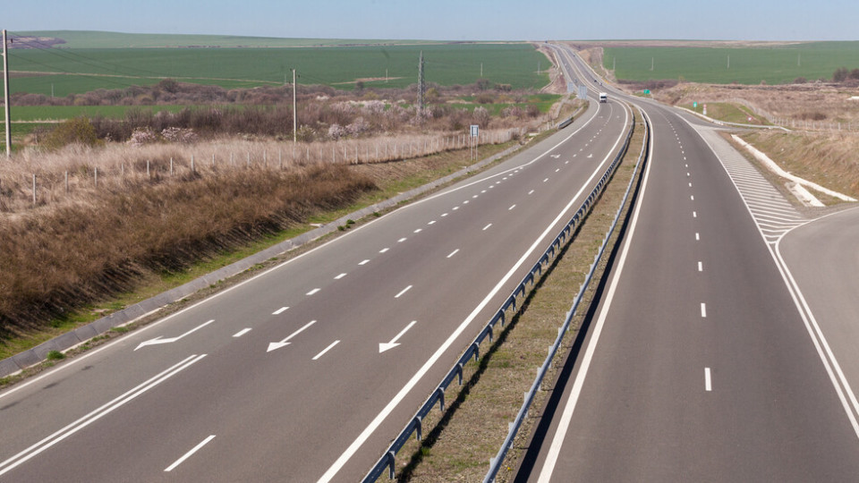 Ремонтират трасето с 90 км/ч на "Тракия" | StandartNews.com