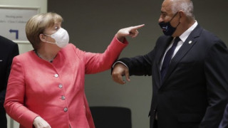 Меркел към Борисов: Оправи си маската
