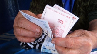 Увеличават 230 000 пенсии