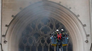 Овладяха пожара в катедралата в Нант