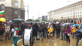 Протестът се поклони пред Левски