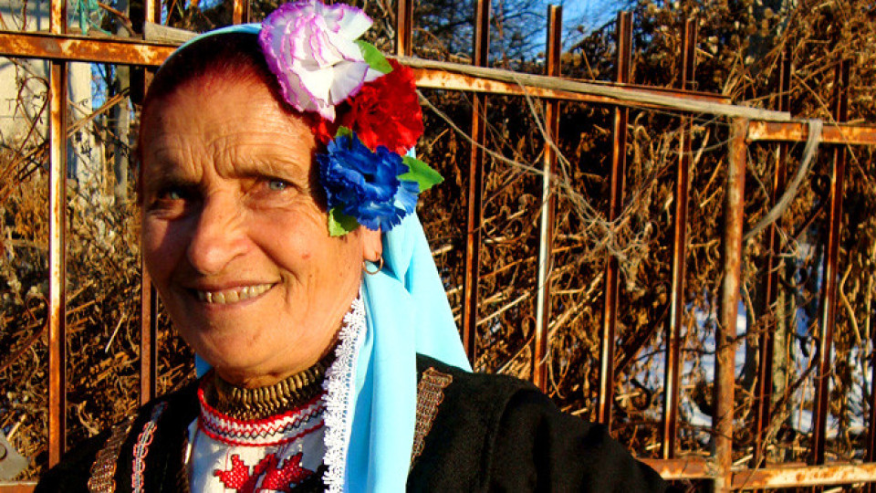 Ба­ба Ве­се­ли­на на 82 зад­ми­на Ути | StandartNews.com