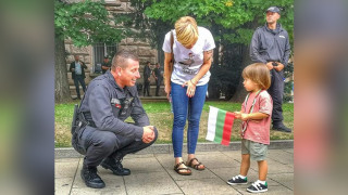 Дъщеря на полицай се изправи срещу протеста