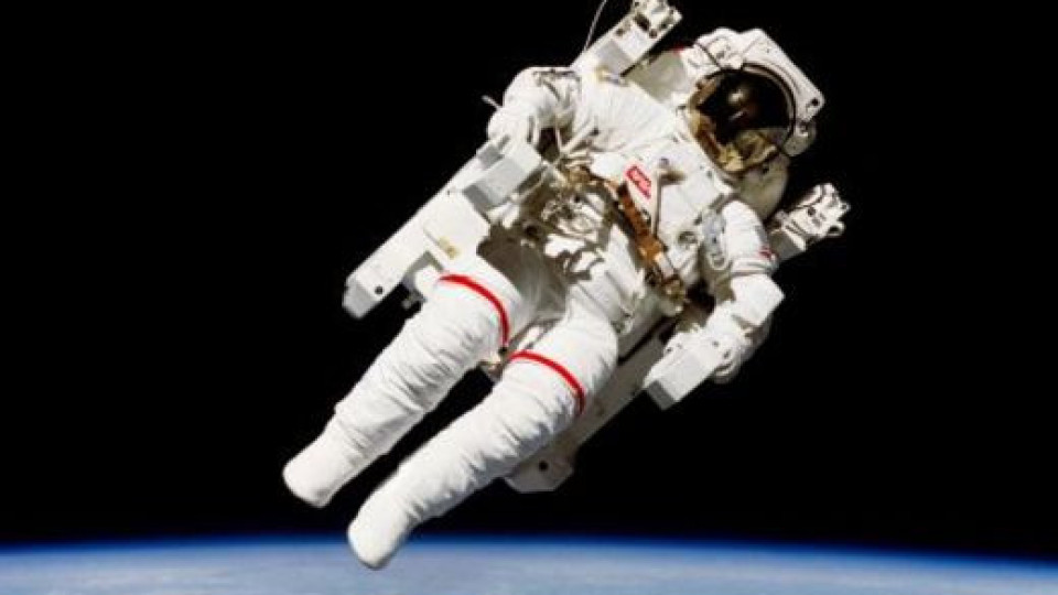 Астронавти излязоха на последна космическа разходка | StandartNews.com