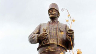 Ето как превърнаха Ленин в български лозар