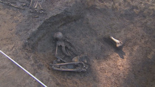 Скелети на 8000 г. в Слатина