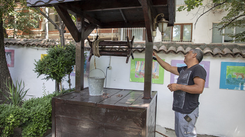 Обновиха кладенеца в двора на къщата на Гео Милев в Стара Загора | StandartNews.com