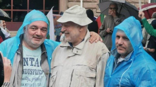 Бабикян се изгаври с протестиращ срещу Радев