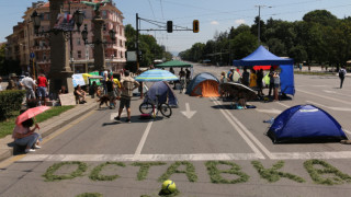 Орлов мост като къмпинг, блокадите продължават