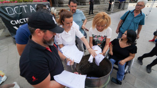 Манолова плаши партиите с пожар