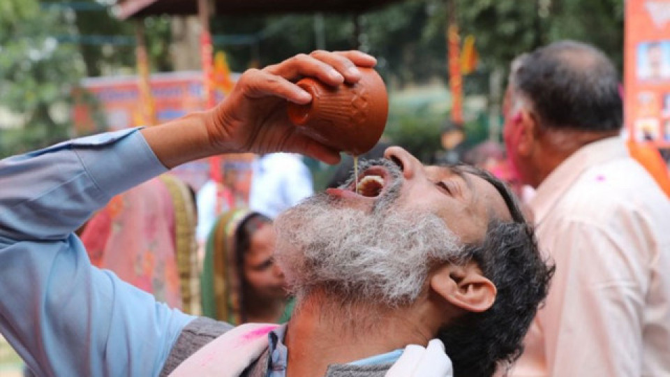 Индийци гинат от фалшив алкохол | StandartNews.com