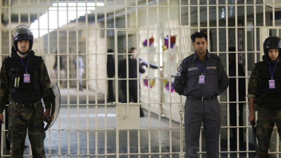 И надзирателите в затворите на протест | StandartNews.com