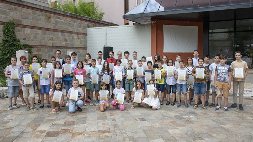 Връчиха сертификатите на 65 млади академици в Стара Загора | StandartNews.com