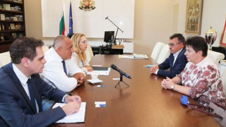 Борисов задели първи 10 млн. за туроператори