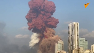 Взривът в Бейрут вдигнал колите до третия етаж