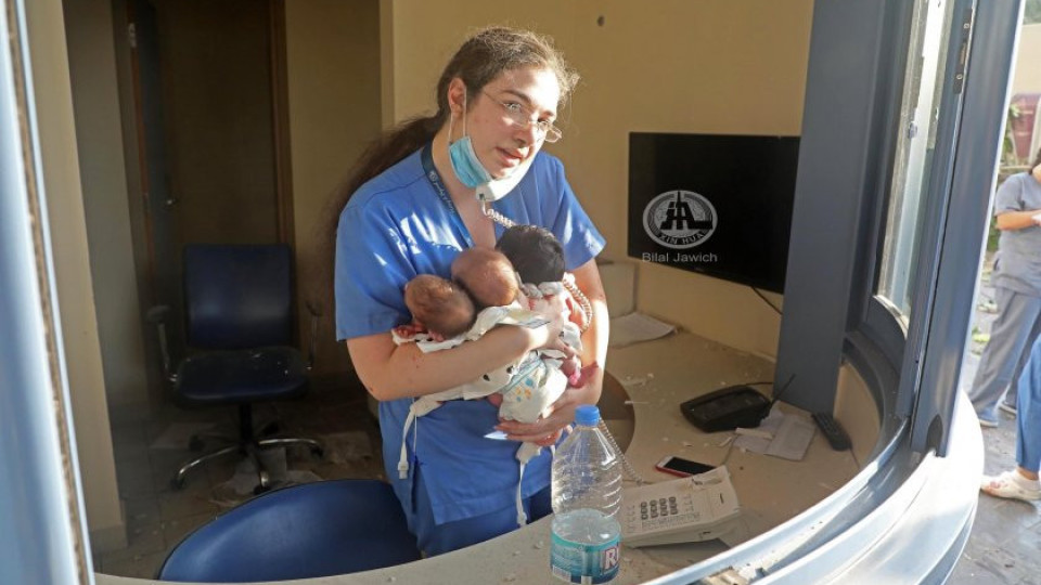 Ангелът на Бейрут: Медсестра спаси 3 новородени | StandartNews.com