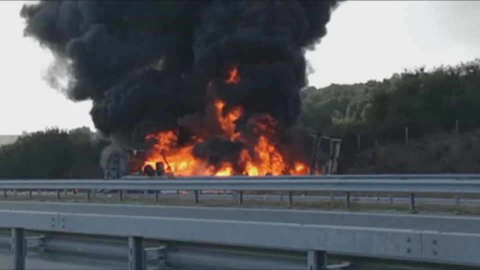 Какво става? Пожар затвори и магистрала "Марица" | StandartNews.com