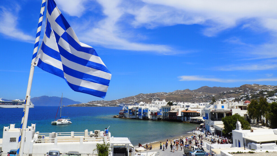Гърция затегна мерките: Храмове и барове затворени | StandartNews.com
