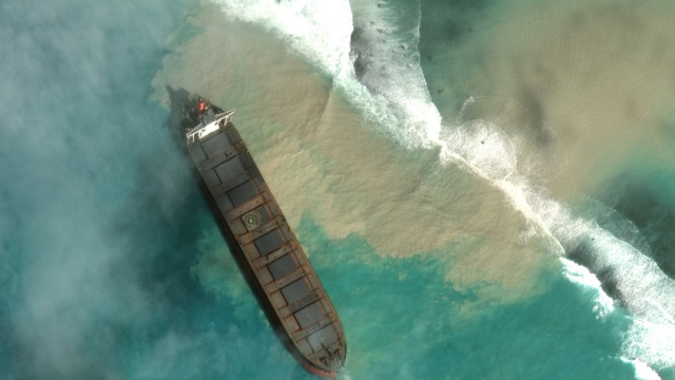 Петролен танкер унищожава туристически остров | StandartNews.com