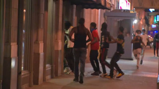 Стрелба, кражби и погроми в Чикаго