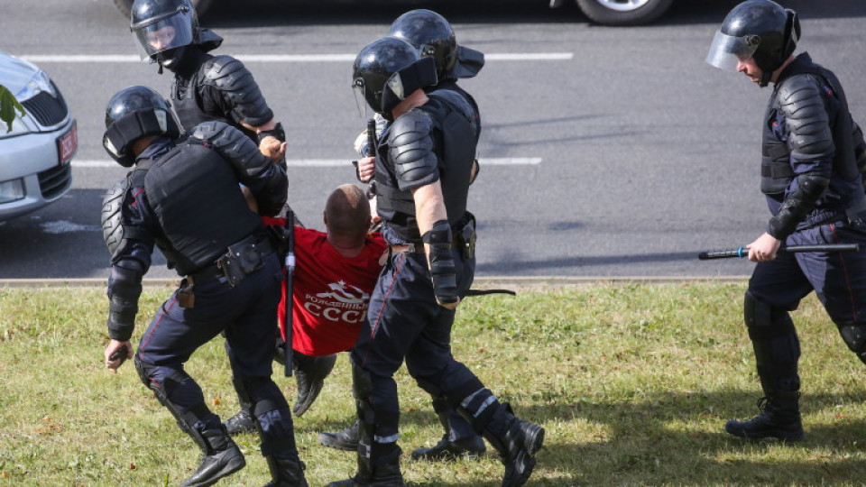 В Беларус стрелят срещу протестиращи | StandartNews.com