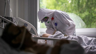 Антирекорд в света: 294 000 заразени за денонощие