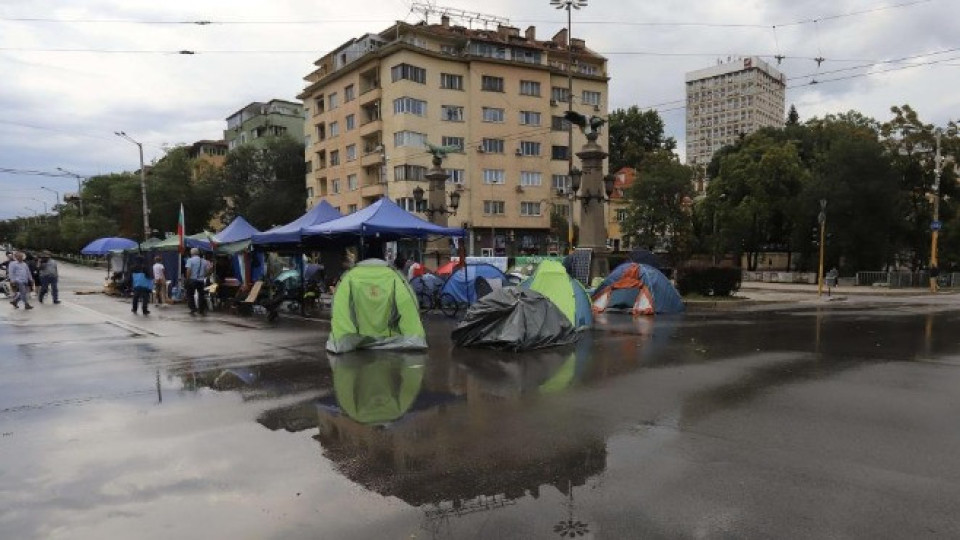 Бурята в София вдигна палатките | StandartNews.com