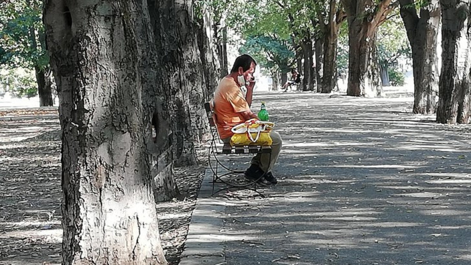 Гадател „разваля“ магии докато пие бира в парка | StandartNews.com