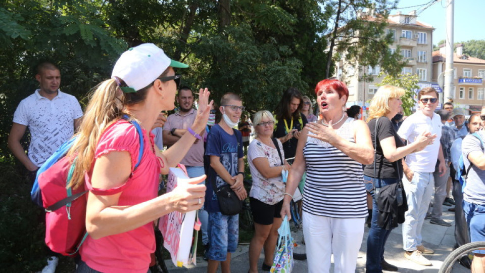 Скандали заради Фандъкова пред метрото | StandartNews.com