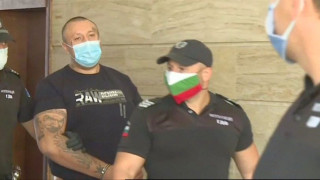 Шалтера остава в ареста за побой и стрелба на пътя