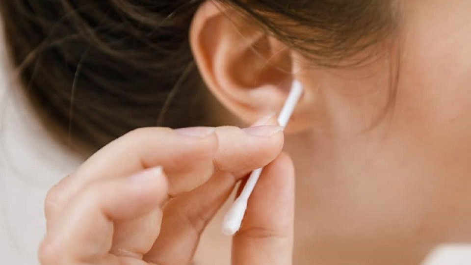 Защо е опасно да чистим ушите си | StandartNews.com