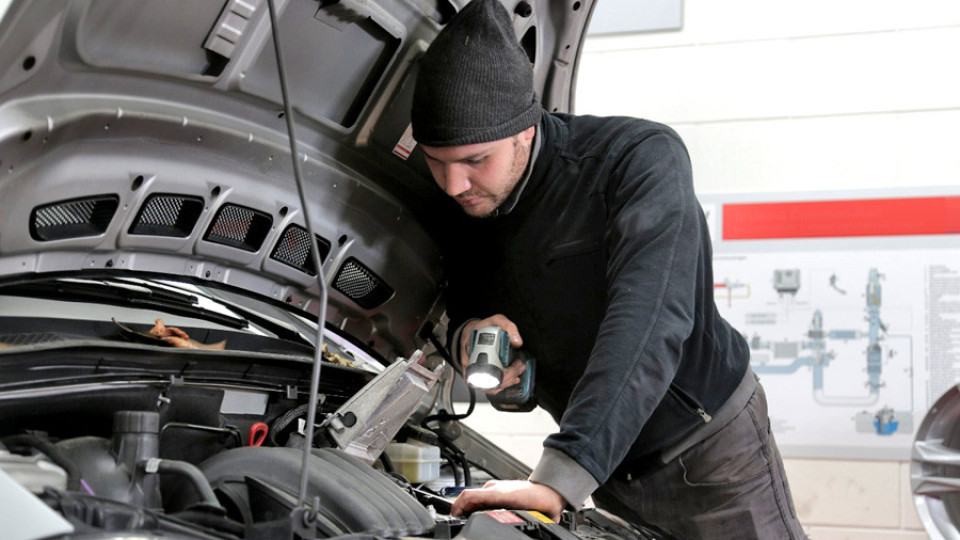 Трудно ли се сменя маслото на двигателя? | StandartNews.com
