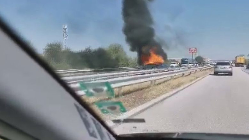Кола горя на АМ Тракия, огромна опашка към София | StandartNews.com