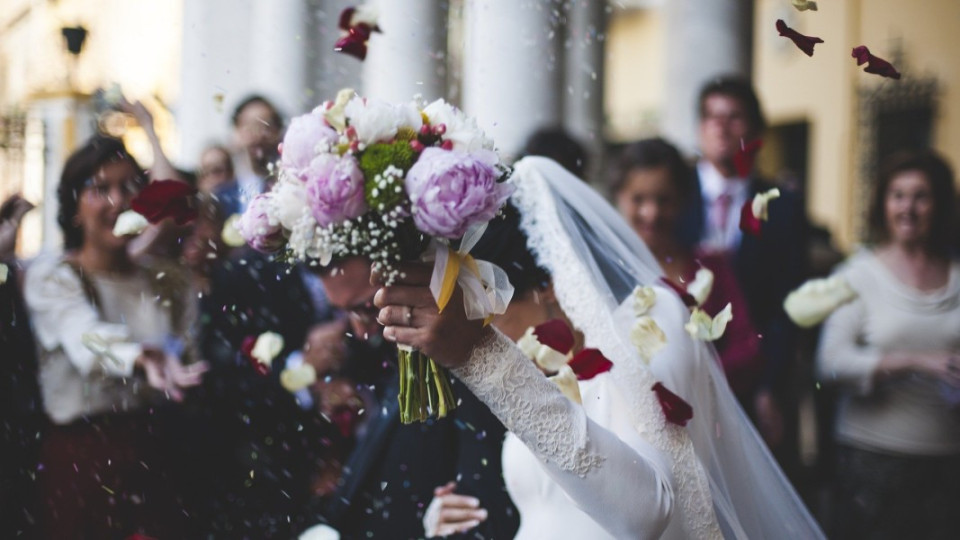 Коронавирусът измести сватбите в делничните дни | StandartNews.com