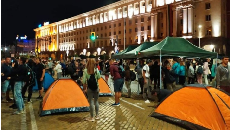 Обещаха без блокади, но не. Пак палатки | StandartNews.com