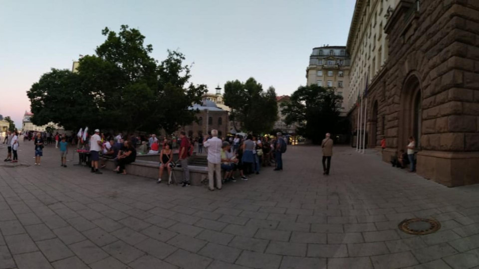 Протестът се стопи, спира движението с камион | StandartNews.com