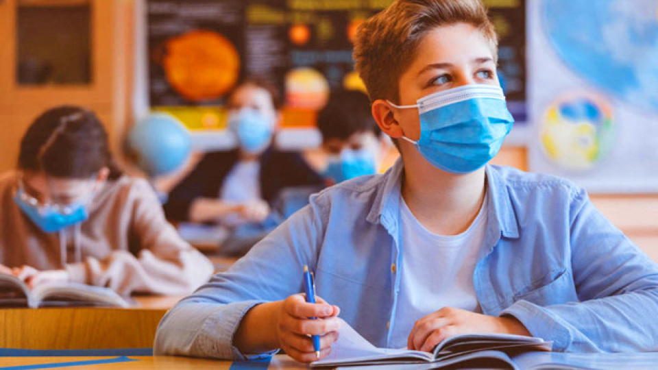 В училище: Наказват за маска като за цигара | StandartNews.com