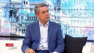 Радев - ежедневен нарушител на Конституцията