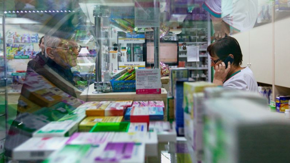 Руснаците хукнаха към аптеките за скъпо лекарство | StandartNews.com
