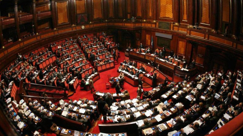 Италианците удариха тесла на депутатите | StandartNews.com
