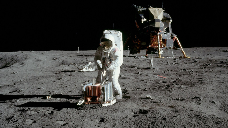 Колко време издържа човек на Луната | StandartNews.com