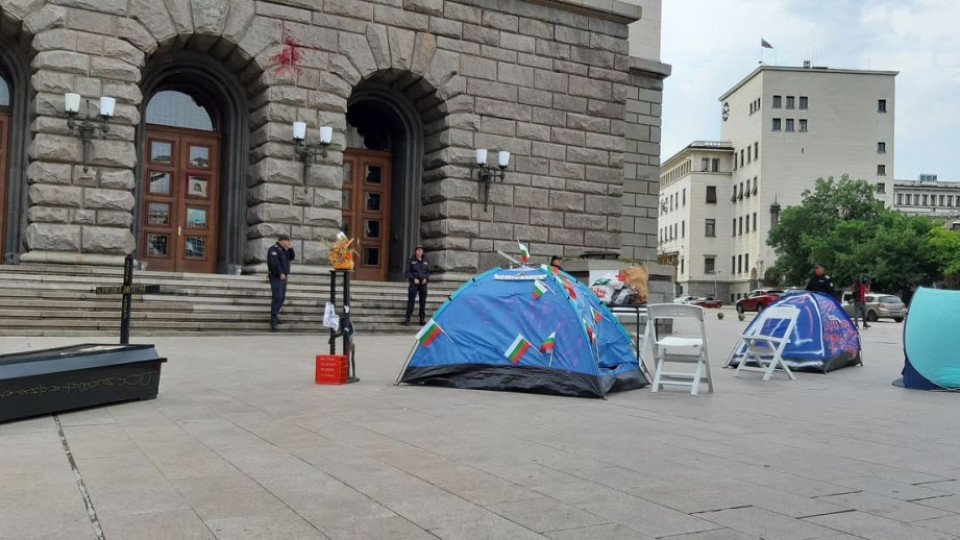 Какво откри полицията в палатките на протеста | StandartNews.com