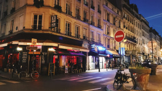 Париж хлопва кепенци на всички барове