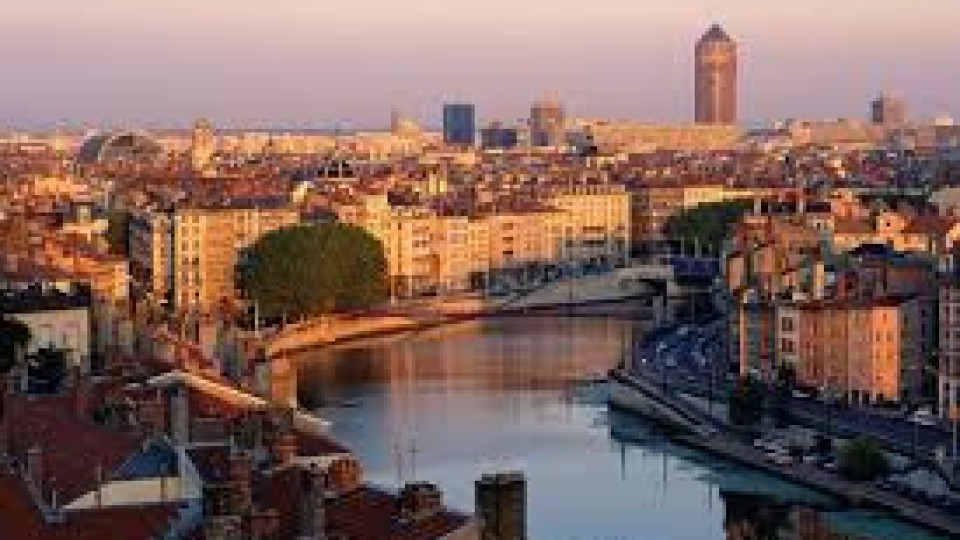 Максимално ниво на тревога в 4 френски града | StandartNews.com