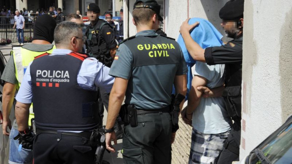 6 българи изнасилили малолетна в Испания | StandartNews.com