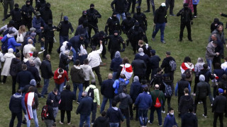 Водни оръдия и бой в Беларус, журналисти в ареста