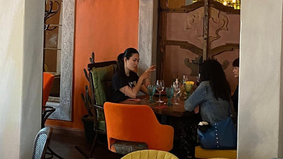 Люлеещ се стол и вкусно латино меню за обяд в София | StandartNews.com