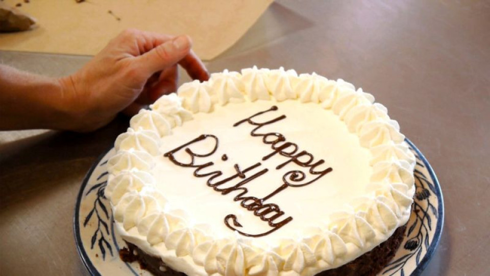 Забраниха Happy Birthday в британските училища | StandartNews.com