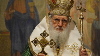 Патриарх Неофит събира дарения за болни деца